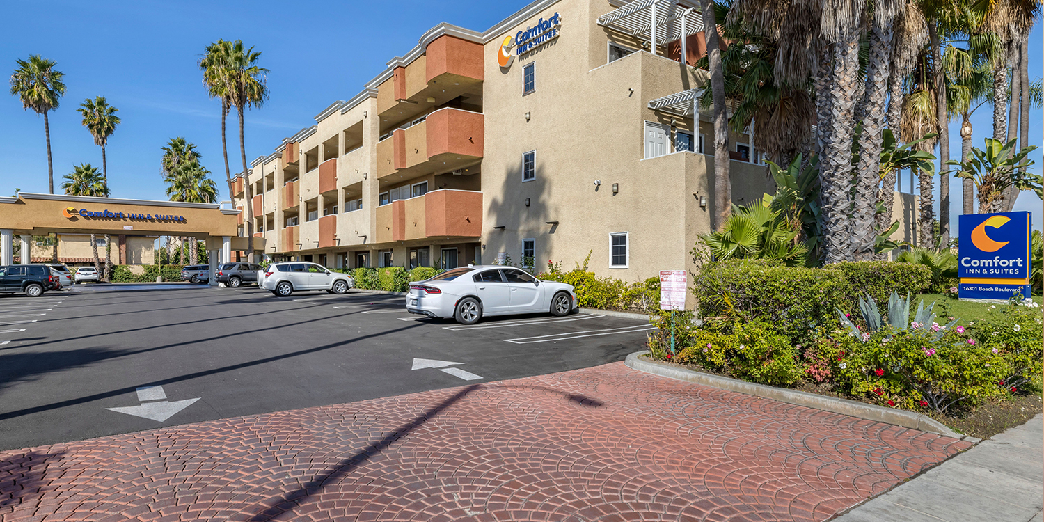 OUR HOTEL IS LOCATED JUST 11 MILES FROM LONG BEACH AIRPORT