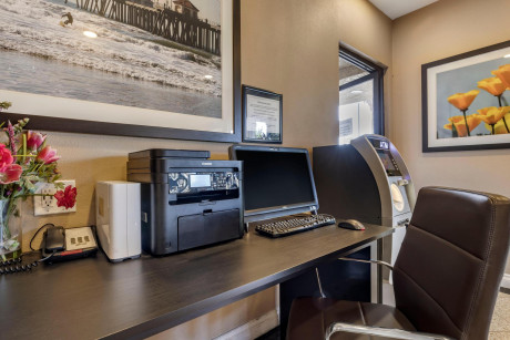 Comfort Inn & Suites Huntington Beach - Complimentary Guest Use Computer